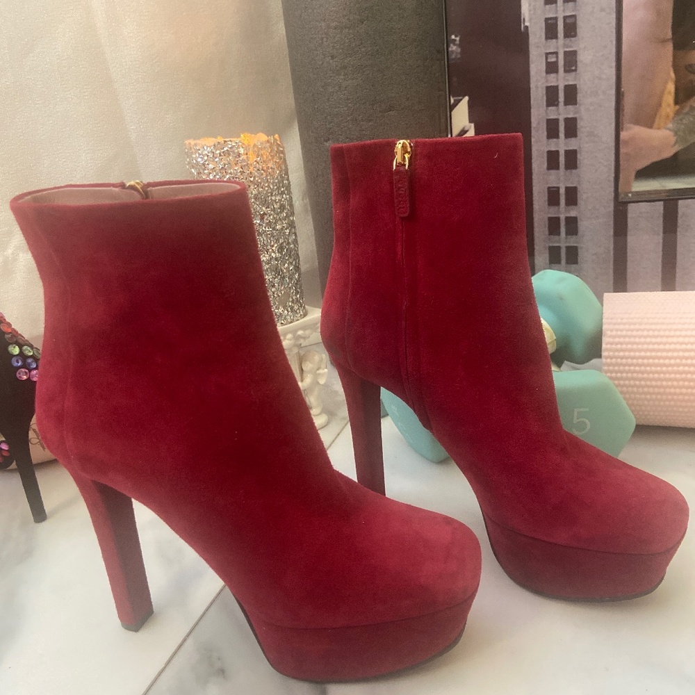 Velvet red Gucci booties